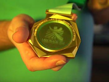Glass engineering team creates winners’ medals for 2023 World University Games