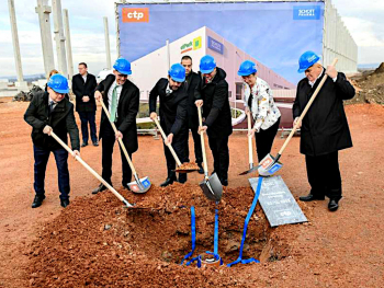 Numerous representatives from the region attended the groundbreaking ceremony for a new SCHOTT Pharma site in Jagodina, Serbia (Photo: SCHOTT Pharma/Sasa Krstic).